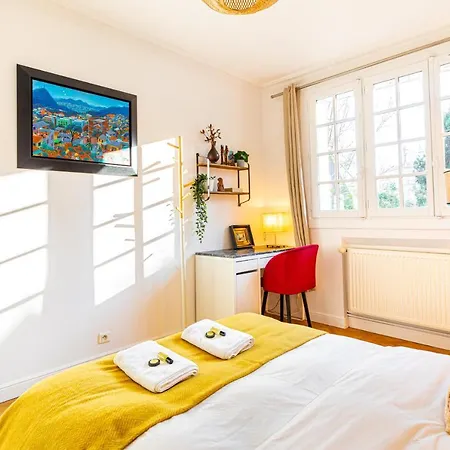 Double 210 Sqm Up To 18 Guests, Des Ammonites 2&3 Meudon